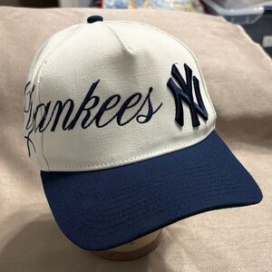 Mitchell & Ness New York Yankees Two-Tone Cream and Navy Script Cap
